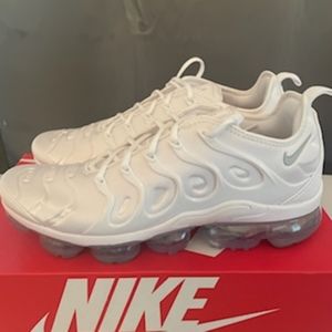 NIKE AIR VAPORMAX PLUS size 12 NEW